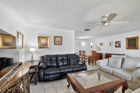 Casa en venta en Greenacres, Florida, 2 dormitorios, 107.49 m2 № 1990916 - foto 6