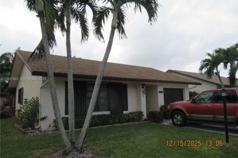 Купить виллу или дом в Гринакрес, Флорида 2 спальни, 107.49м2, № 1990916 - фото 1