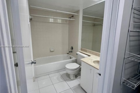 Condominio en alquiler en Pembroke Pines, Florida, 2 dormitorios, 110.74 m2 № 1997755 - foto 7