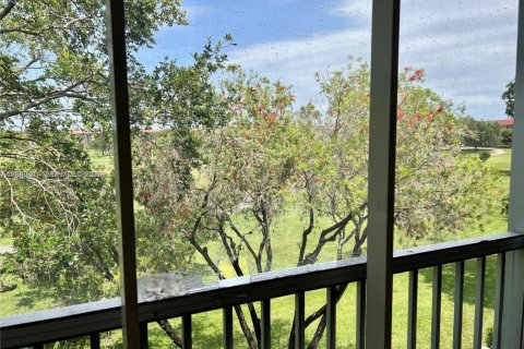 Condominio en alquiler en Pembroke Pines, Florida, 2 dormitorios, 110.74 m2 № 1997755 - foto 11