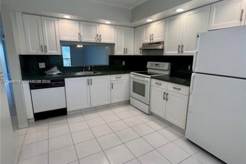 Condominio en Pembroke Pines, Florida, 2 dormitorios № 1997755