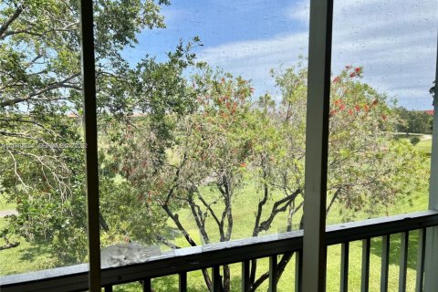 Condominio en alquiler en Pembroke Pines, Florida, 2 dormitorios, 110.74 m2 № 1997755 - foto 9