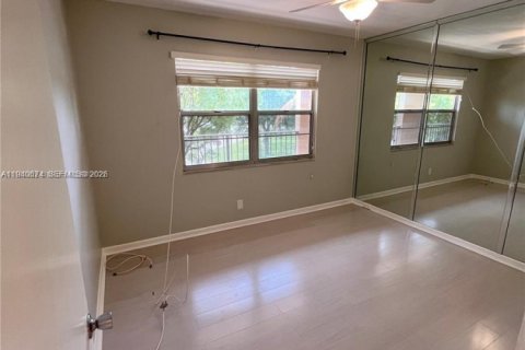 Condominio en alquiler en Pembroke Pines, Florida, 2 dormitorios, 110.74 m2 № 1997755 - foto 6