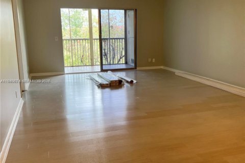 Condominio en alquiler en Pembroke Pines, Florida, 2 dormitorios, 110.74 m2 № 1997755 - foto 10