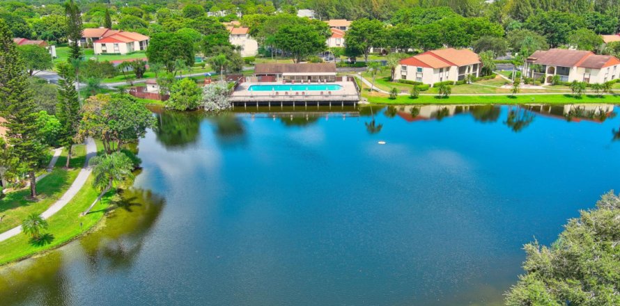 Condominio en West Palm Beach, Florida, 2 dormitorios  № 1177152