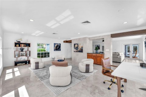 House in Lighthouse Point, Florida 7 bedrooms, 610.83 sq.m. № 2244296 - photo 28