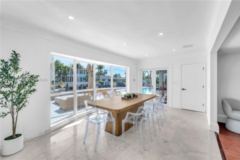 House in Lighthouse Point, Florida 7 bedrooms, 610.83 sq.m. № 2244296 - photo 13