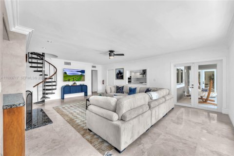 House in Lighthouse Point, Florida 7 bedrooms, 610.83 sq.m. № 2244296 - photo 24