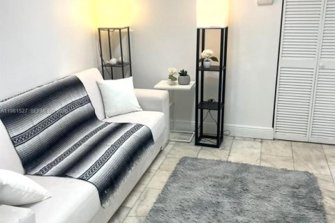 Copropriété à vendre à Miami Beach, Floride: 1 chambre, 41.43 m2 № 2050039 - photo 2