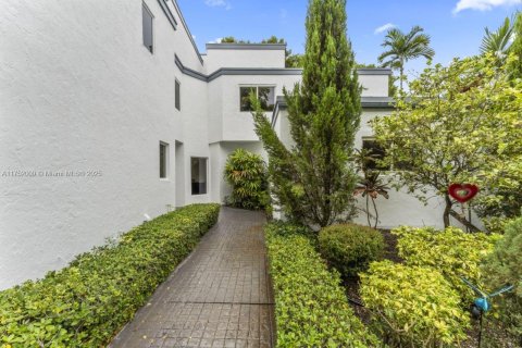 Купить виллу или дом в Майами, Флорида 5 спален, 453.46м2, № 1935443 - фото 17