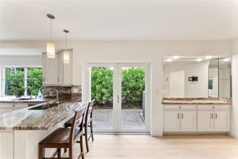 Купить виллу или дом в Майами, Флорида 5 спален, 453.46м2, № 1935443 - фото 24