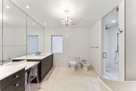 Купить виллу или дом в Майами, Флорида 5 спален, 453.46м2, № 1935443 - фото 7