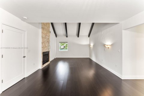 Купить виллу или дом в Майами, Флорида 5 спален, 453.46м2, № 1935443 - фото 2