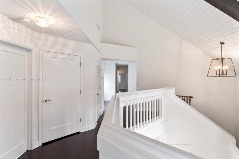 Купить виллу или дом в Майами, Флорида 5 спален, 453.46м2, № 1935443 - фото 22