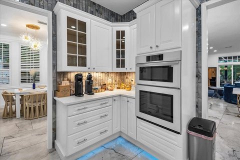 House in Sarasota, Florida 5 bedrooms, 301.75 sq.m. № 2214503 - photo 16