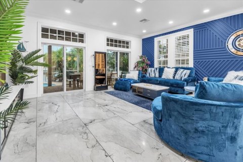 House in Sarasota, Florida 5 bedrooms, 301.75 sq.m. № 2214503 - photo 12