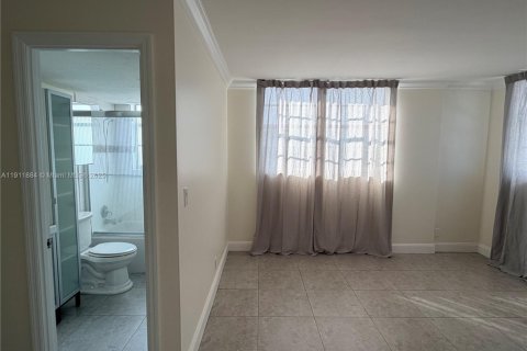 Apartamento en alquiler en North Miami Beach, Florida, 3 dormitorios, 134.71 m2 № 2082301 - foto 7