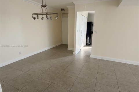 Apartamento en alquiler en North Miami Beach, Florida, 3 dormitorios, 134.71 m2 № 2082301 - foto 3