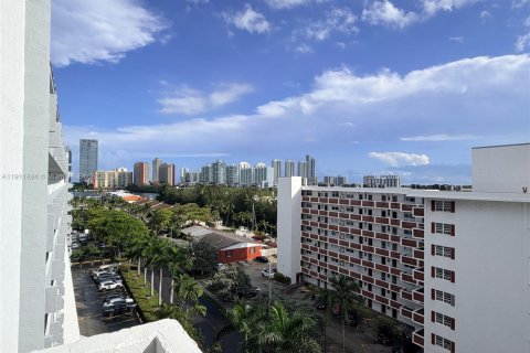 Apartamento en alquiler en North Miami Beach, Florida, 3 dormitorios, 134.71 m2 № 2082301 - foto 13