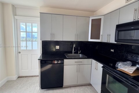 Apartamento en alquiler en North Miami Beach, Florida, 3 dormitorios, 134.71 m2 № 2082301 - foto 5