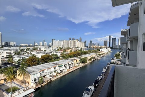 Apartamento en alquiler en North Miami Beach, Florida, 3 dormitorios, 134.71 m2 № 2082301 - foto 18