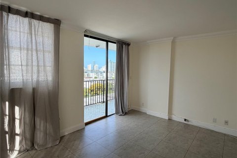 Apartamento en alquiler en North Miami Beach, Florida, 3 dormitorios, 134.71 m2 № 2082301 - foto 8