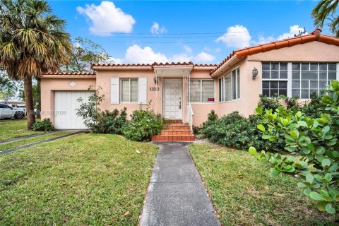 House in Miami, Florida 3 bedrooms, 109.81 sq.m. № 2031841