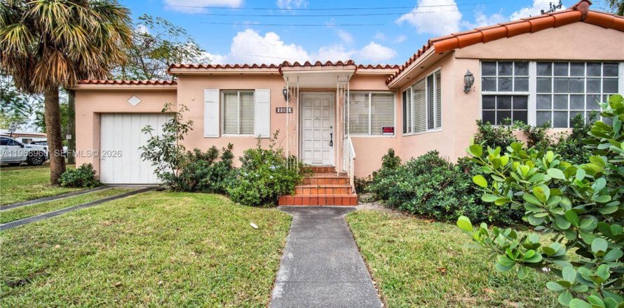 House in Miami, Florida 3 bedrooms, 109.81 sq.m. № 2031841