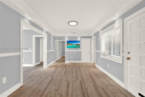 House in Miami, Florida 3 bedrooms, 109.81 sq.m. № 2031841 - photo 6