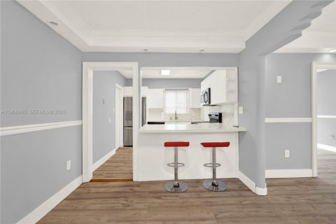 House in Miami, Florida 3 bedrooms, 109.81 sq.m. № 2031841 - photo 8