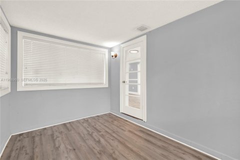 House in Miami, Florida 3 bedrooms, 109.81 sq.m. № 2031841 - photo 18