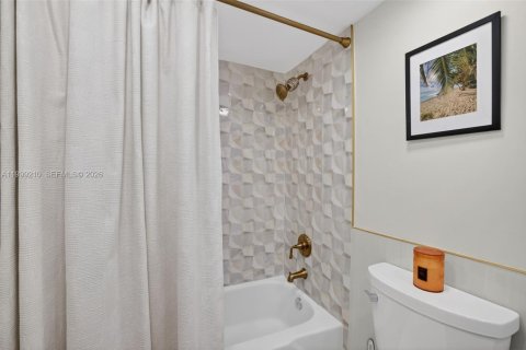 Снять в аренду кондоминиум в Форт-Лодердейл, Флорида 2 спальни, 111.67м2, № 2064125 - фото 29