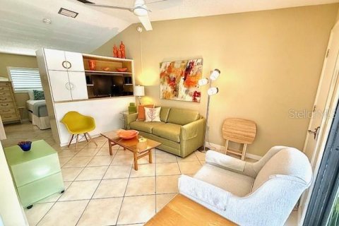 Condo in Sarasota, Florida, 1 bedroom  № 1677444 - photo 5