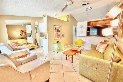 Condo in Sarasota, Florida, 1 bedroom  № 1677444 - photo 3
