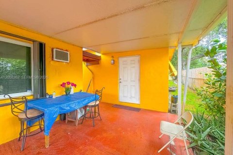 Купить виллу или дом в Вест-Парк, Флорида 3 спальни, 105.54м2, № 2064800 - фото 12