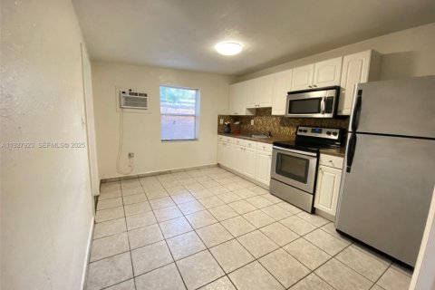 Снять в аренду виллу или дом в Майами, Флорида 1 спальня, 65.03м2, № 1986849 - фото 18