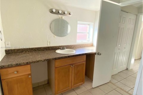 Снять в аренду виллу или дом в Майами, Флорида 1 спальня, 65.03м2, № 1986849 - фото 13