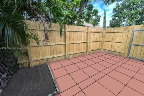 Снять в аренду виллу или дом в Майами, Флорида 1 спальня, 65.03м2, № 1986849 - фото 17