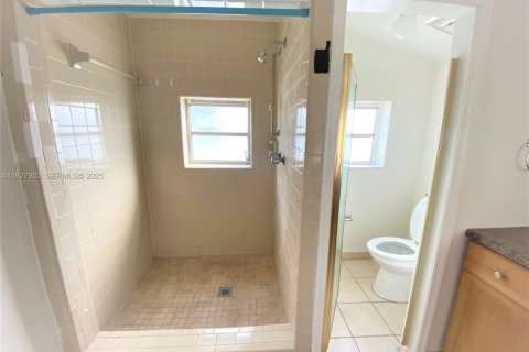 Снять в аренду виллу или дом в Майами, Флорида 1 спальня, 65.03м2, № 1986849 - фото 15