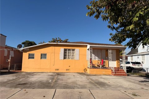 Снять в аренду виллу или дом в Майами, Флорида 1 спальня, 65.03м2, № 1986849 - фото 1