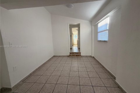 Снять в аренду виллу или дом в Майами, Флорида 1 спальня, 65.03м2, № 1986849 - фото 9