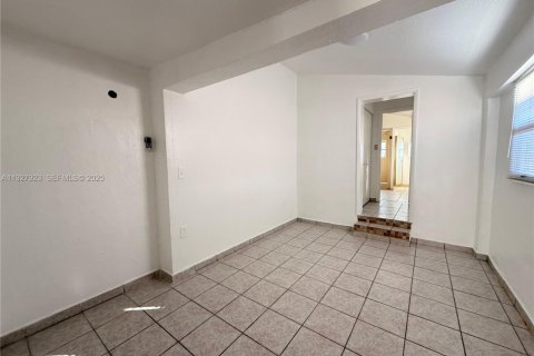 Снять в аренду виллу или дом в Майами, Флорида 1 спальня, 65.03м2, № 1986849 - фото 7
