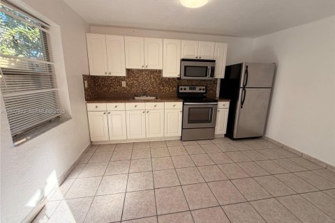 Снять в аренду виллу или дом в Майами, Флорида 1 спальня, 65.03м2, № 1986849 - фото 5