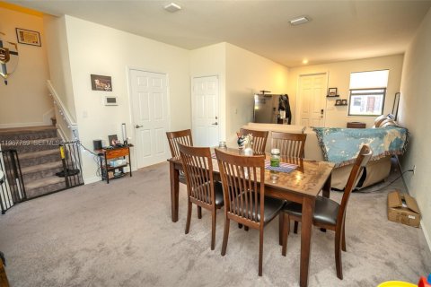 Adosado en venta en Homestead, Florida, 3 dormitorios, 161.65 m2 № 2029453 - foto 10