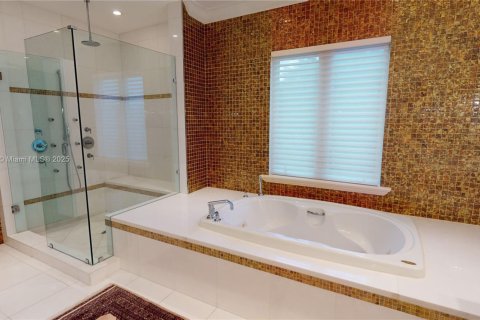 Villa ou maison à vendre à Coral Gables, Floride: 7 chambres, 652.55 m2 № 1862828 - photo 24