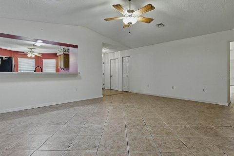 House in Leesburg, Florida 2 bedrooms, 114.46 sq.m. № 1776540 - photo 12