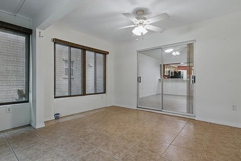 House in Leesburg, Florida 2 bedrooms, 114.46 sq.m. № 1776540 - photo 30