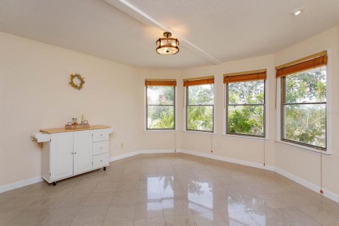 House in Eustis, Florida 5 bedrooms, 322.19 sq.m. № 1735240 - photo 21