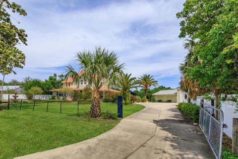 House in Eustis, Florida 5 bedrooms, 322.19 sq.m. № 1735240 - photo 8