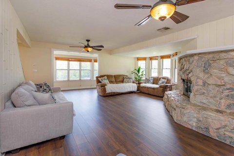 House in Eustis, Florida 5 bedrooms, 322.19 sq.m. № 1735240 - photo 13
